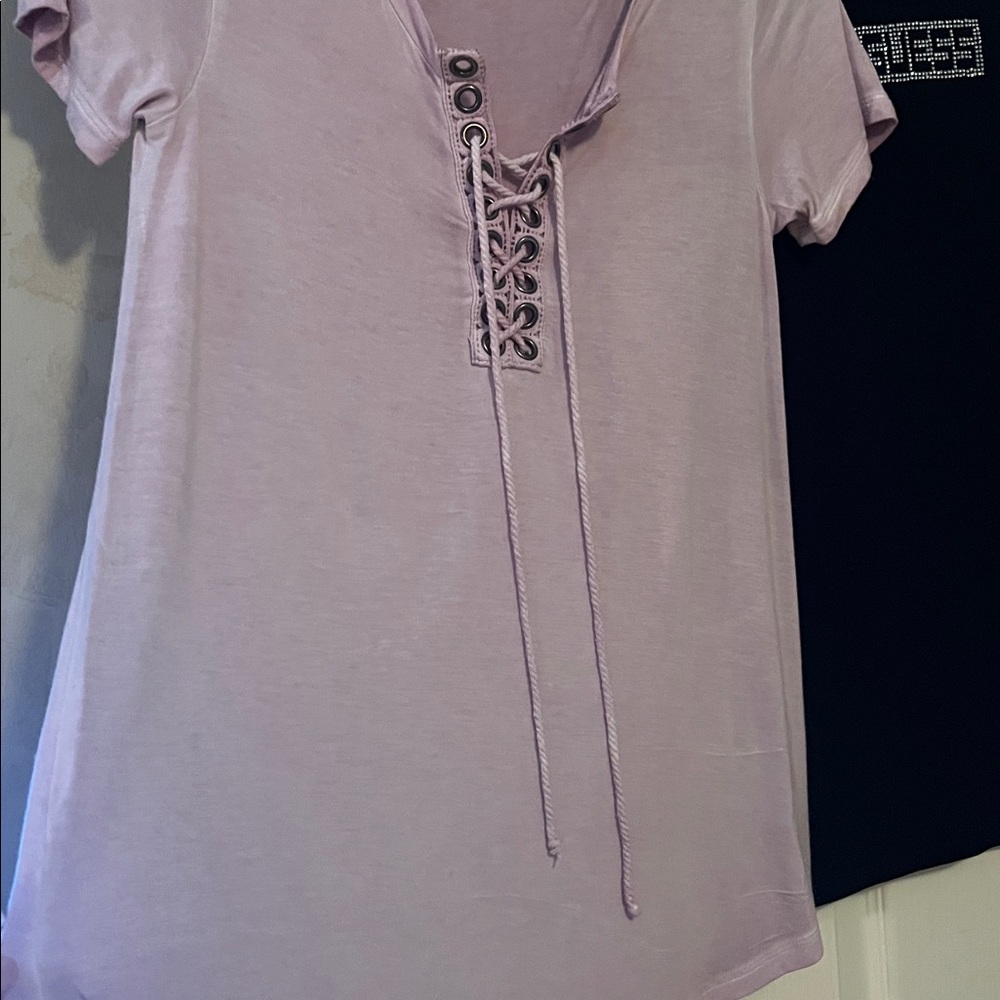 Bundle 2 t-shirts Guess Black and Light Purplish American Eagle Short Sleeve - Picture 5 of 8